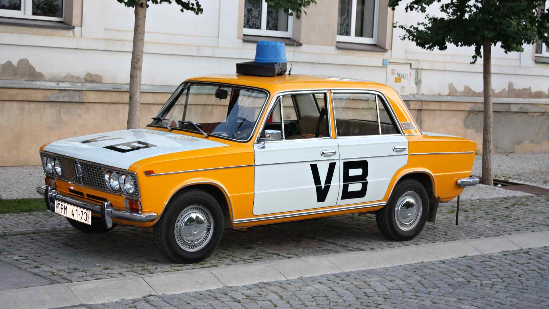 Lada 2170 v barvách Veřejné bezpečnosti (snímek z roku 2003)