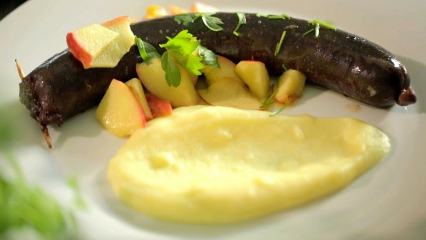 Francouzské jelítko s kaší a jablkem a kachní parmentier | Recepty na ...