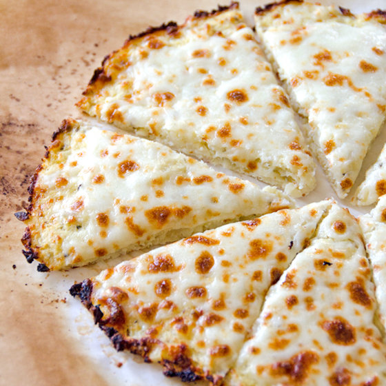 FG-cheese-pizza-cauliflower-pizza-crust-recipe Foto: 