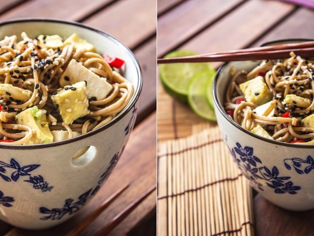 Japonské soba nudle s tofu, avokádem a chilli  Foto: Tasty Talkings