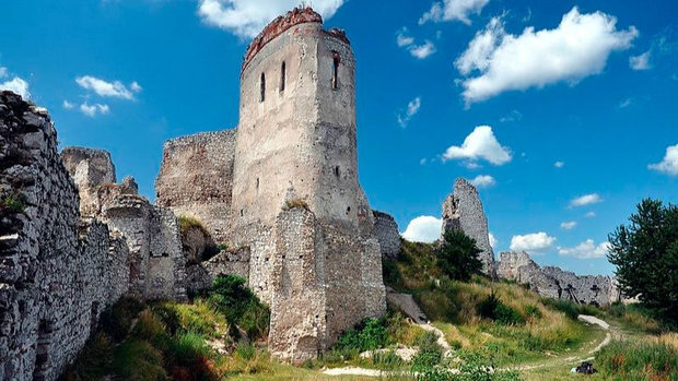 Zřícenina hradu Čachtice Foto: 