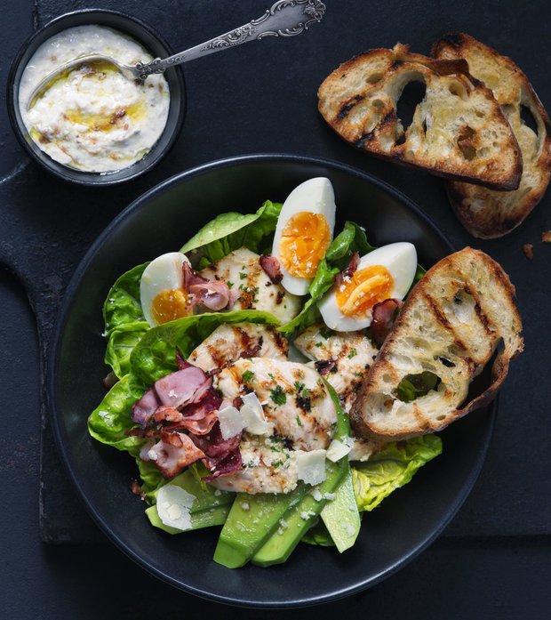 Salát Caesar s vejci a avokádem  Foto: 