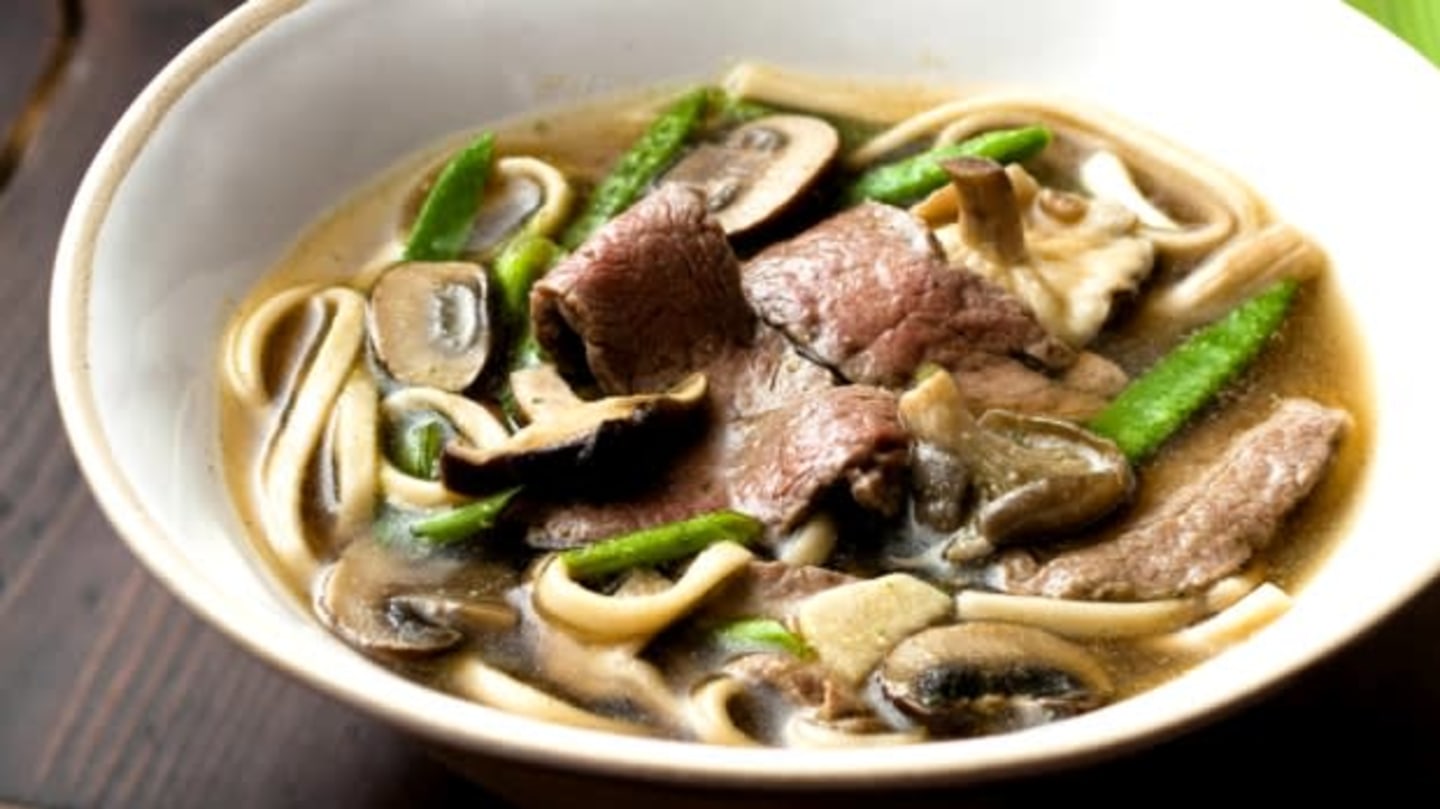Japonská polévka s udon nudlemi Japonská polévka s udon nudlemi