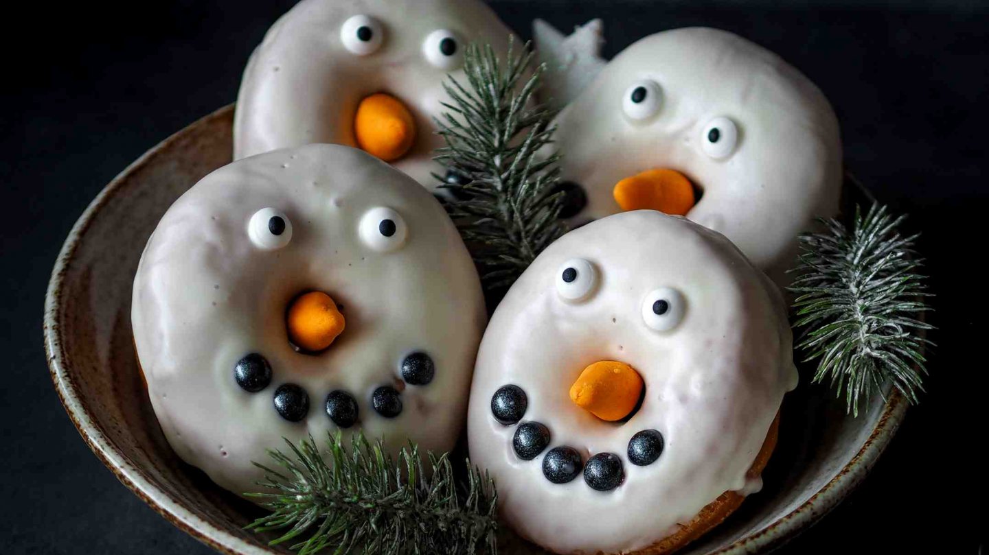 Zimní donuty s čokoládovou polevou Zimní donuty s čokoládovou polevou