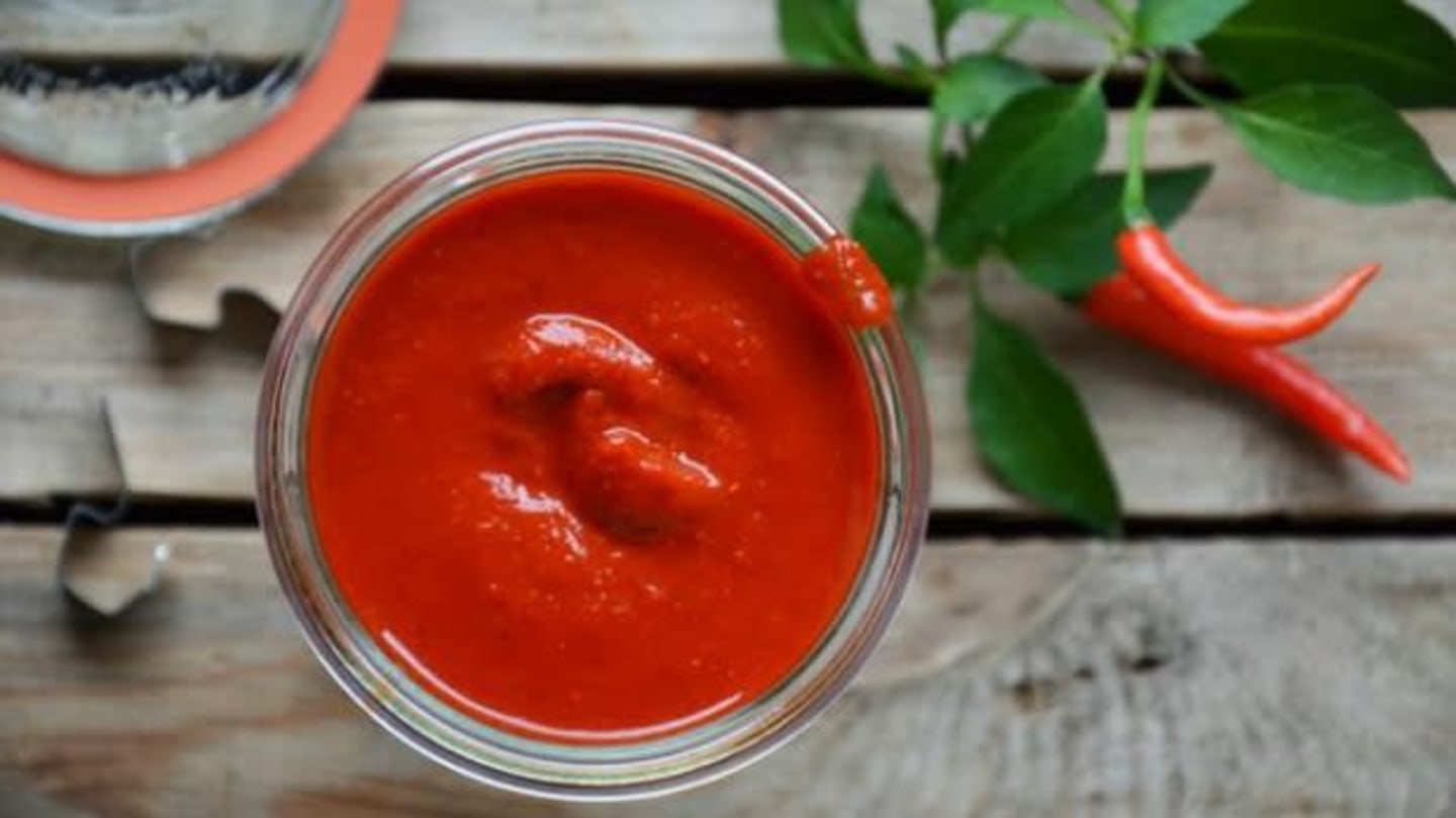Domácí omáčka sriracha Domácí omáčka sriracha