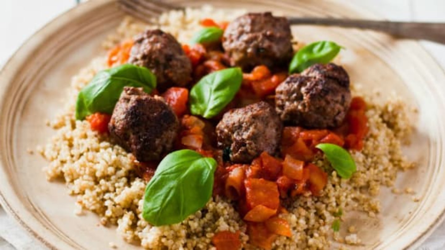 Quinoa s hovězími kuličkami v rajčatové omáčce Quinoa s hovězími kuličkami v rajčatové omáčce