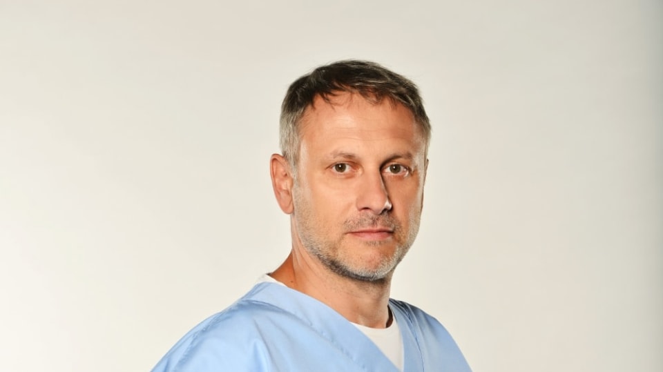Igor Chmela jako Viktor Žák v seriálu Sestřičky Modrý kód