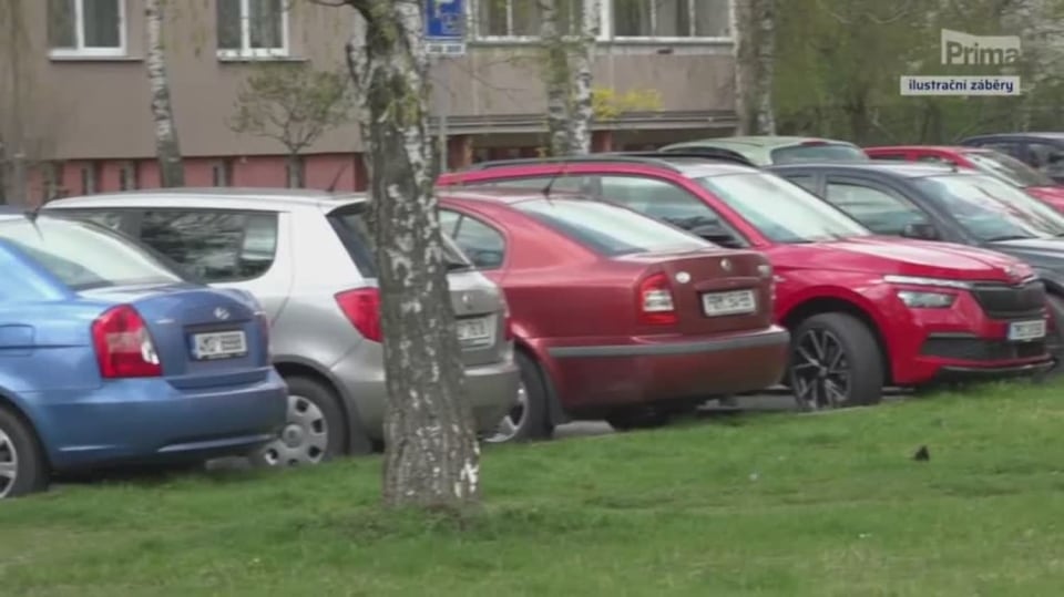 Policisté hledají zloděje, kteří ve velkém kradou katalyzátory ze zaparkovaných aut
