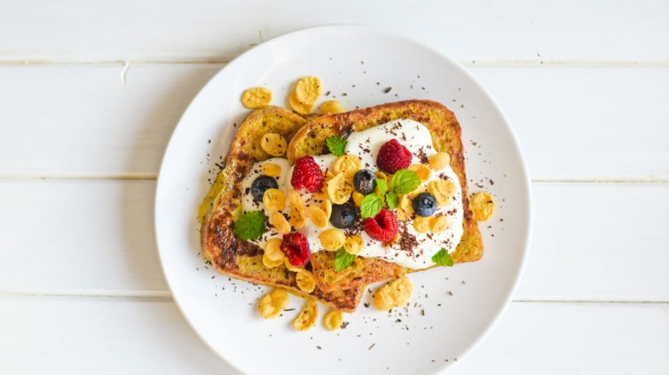 Francouzský toast s tvarohem a corn flakes
