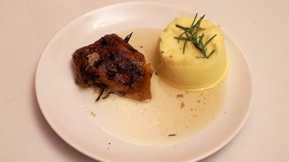 Krůtí stehna na česneku a rozmarýnu, bramborová kaše