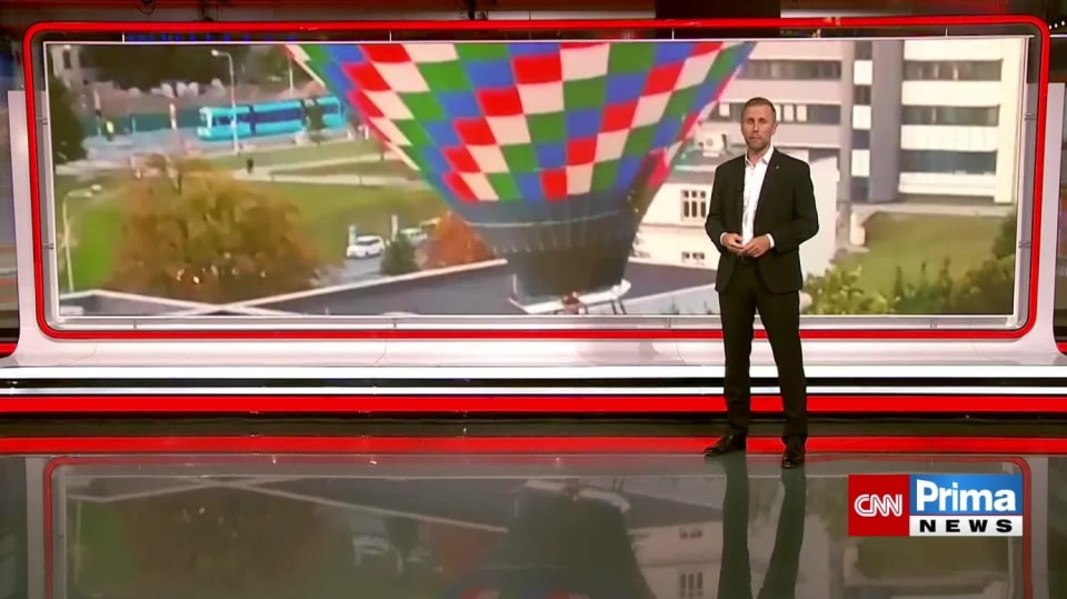 VIDEO: Drama v horkovzdušném balonu nad Ostravou. Narazil do stromu i do budovy školy