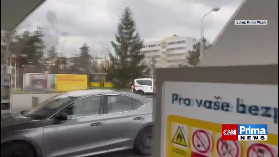 VIDEO Šílené záběry, zfetovaný řidič ujížděl policistům ulicemi Plzně