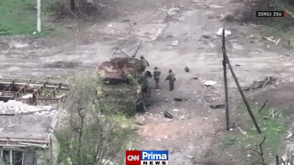 Rusové odklízeli protitankovou minu, pak se rozletěli na kusy
