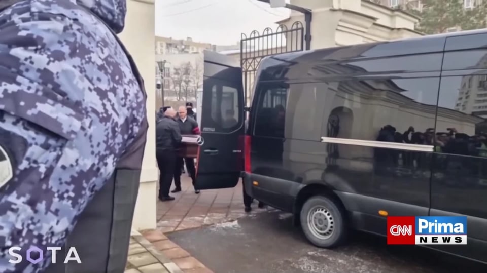 Na 10 tisíc lidí se přišlo rozloučit s Navalným