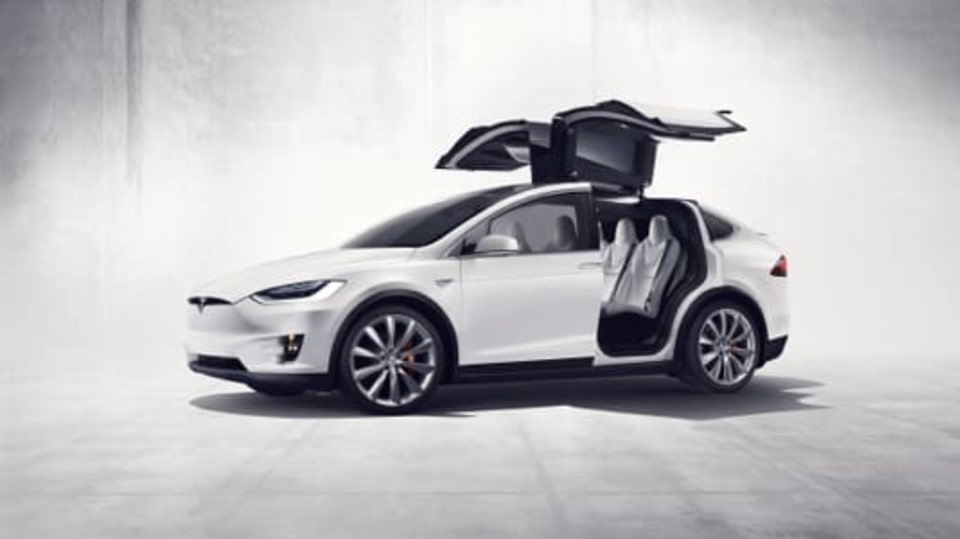 Tesla elektra mobil