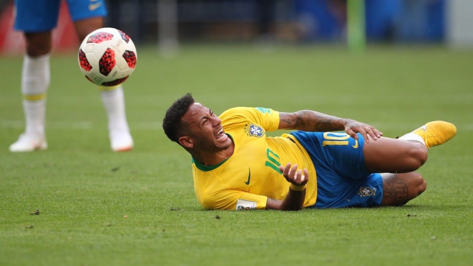 Telstar 18 a obvyklá etuda Brazilce Neymara Telstar 18 a obvyklá etuda Brazilce Neymara