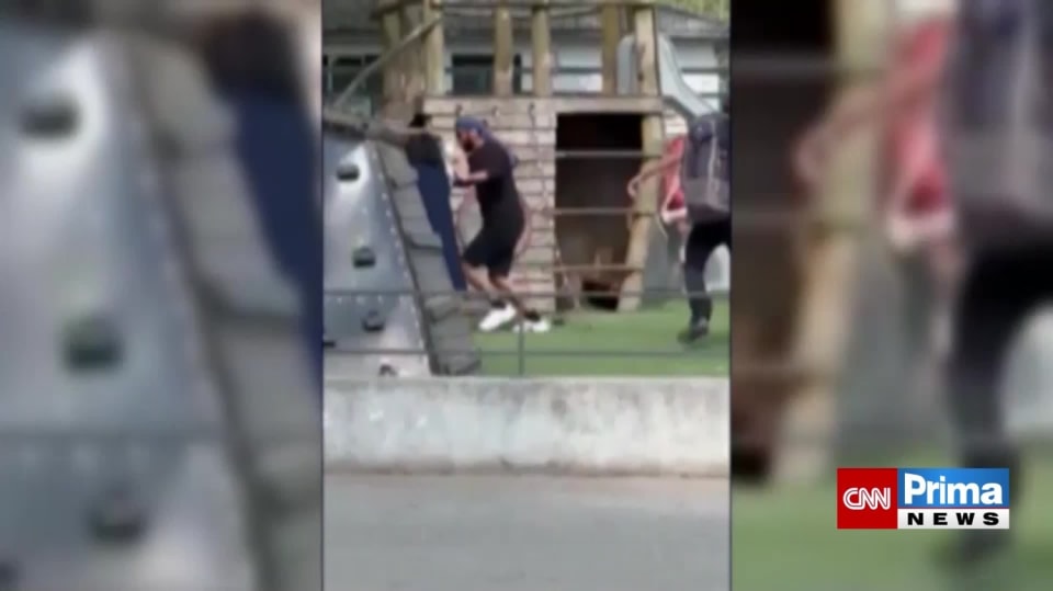 VIDEO: Děsivé záběry z Francie. Šílenec běhal po dětském hřišti a bodal, zranil šest lidí