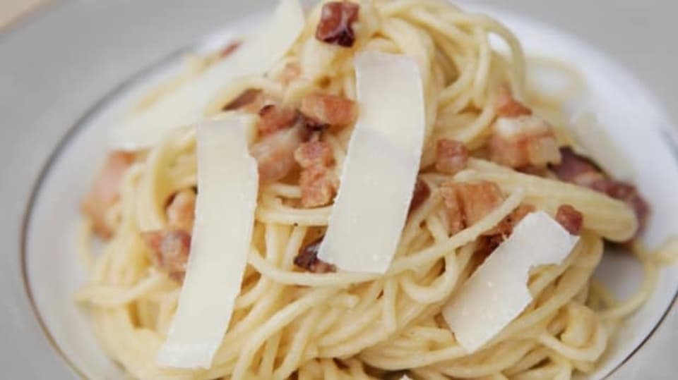 Když vaří táta (8) těstoviny carbonara