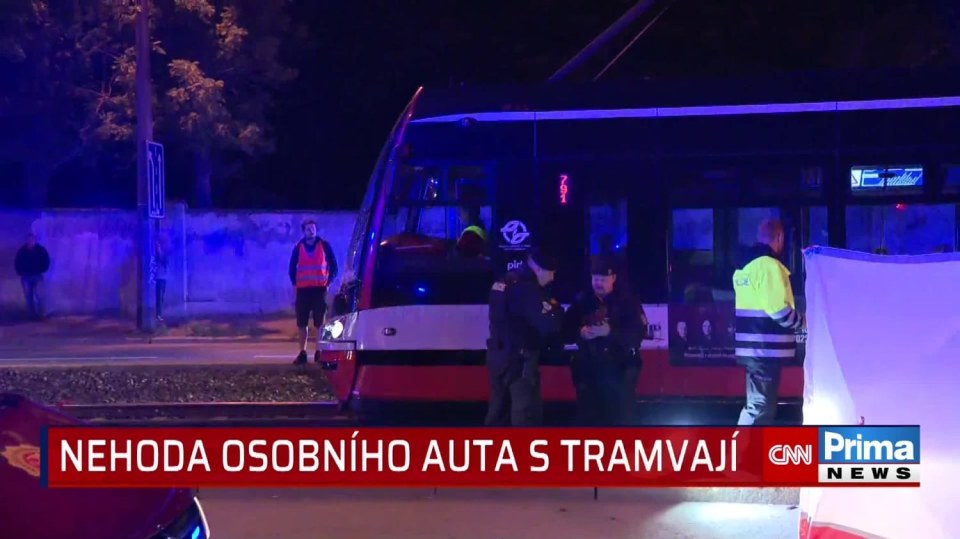 Zfetovaný řidič v Praze se srazil s tramvají