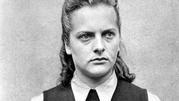 Hitlerovy vražedkyně: Irma Grese šlehala vězeňkyně bičem a nutila je k potratu