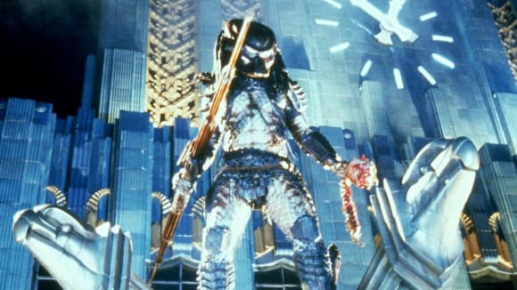 9 věcí, které nevíte o Predátorovi 2: Proč v něm není Arnold Schwarzenegger?