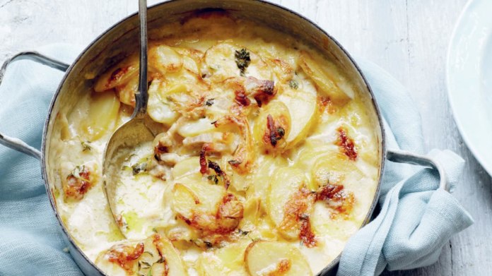 Tartiflette s pečeným česnekem Tartiflette s pečeným česnekem