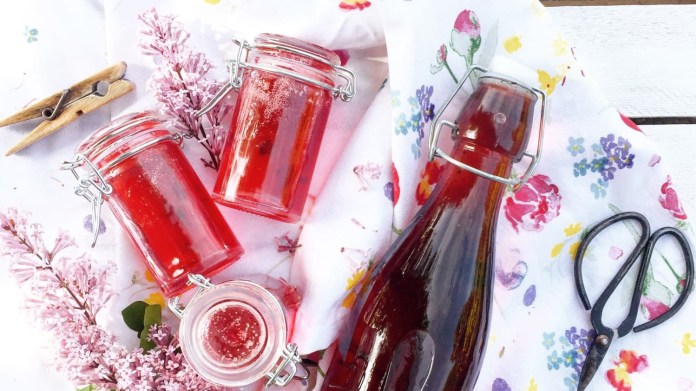 Šeříkový sirup do zásoby na letní limonádu Šeříkový sirup do zásoby na letní limonádu