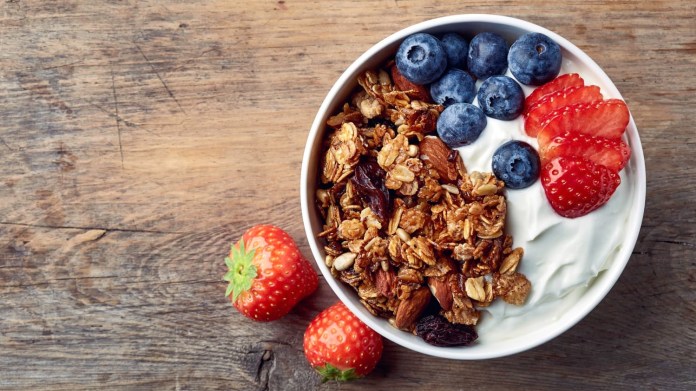 Granola se sušeným ovocem Granola se sušeným ovocem