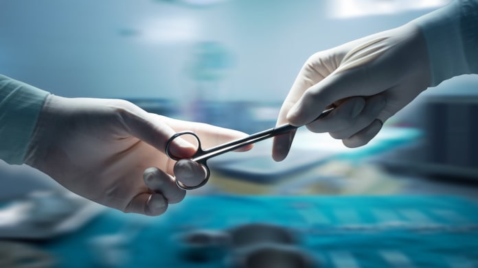 Doktor operoval během soudního slyšení 1 Doktor operoval během soudního slyšení 1