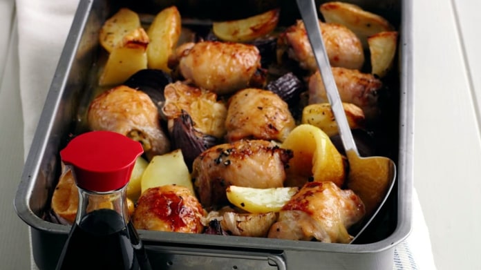 Citronové kuře s pečenými bramborami Citronové kuře s pečenými bramborami