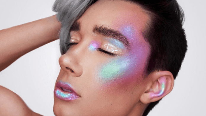James Charles jako CoverGirl - Obrázek 1 James Charles jako CoverGirl - Obrázek 1