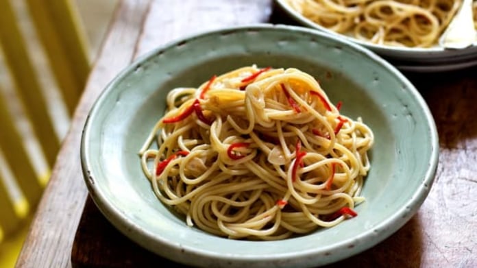 Spaghetti Aglio, Olio e Peperoncino Spaghetti Aglio, Olio e Peperoncino