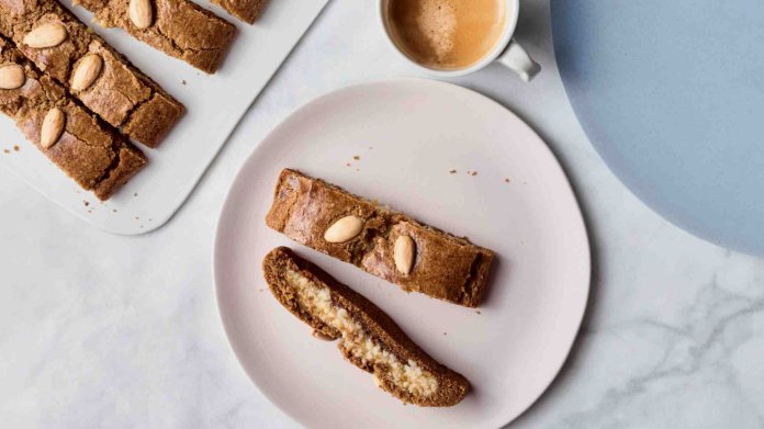 Kořeněné sušenky Gevulde speculaas s mandlovou náplní Kořeněné sušenky Gevulde speculaas s mandlovou náplní