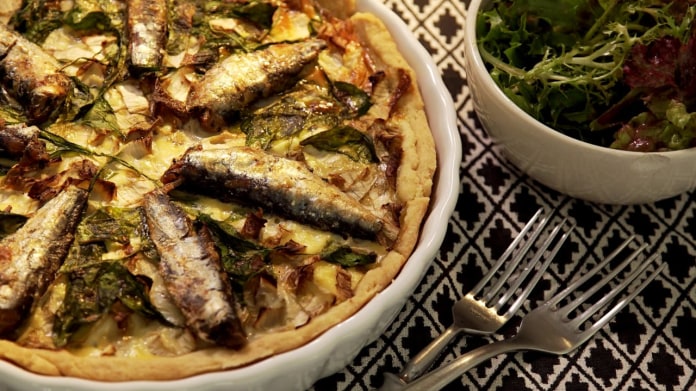 Slaný koláč s čekankou a sardinkami Slaný koláč s čekankou a sardinkami