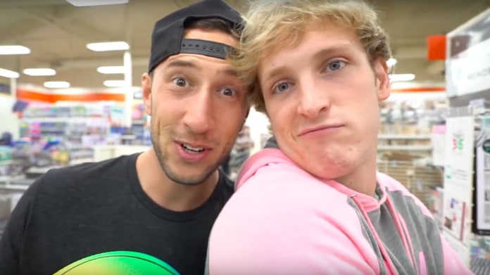 Logan Paul vtipkuje o homosexuálech. 1 Logan Paul vtipkuje o homosexuálech. 1