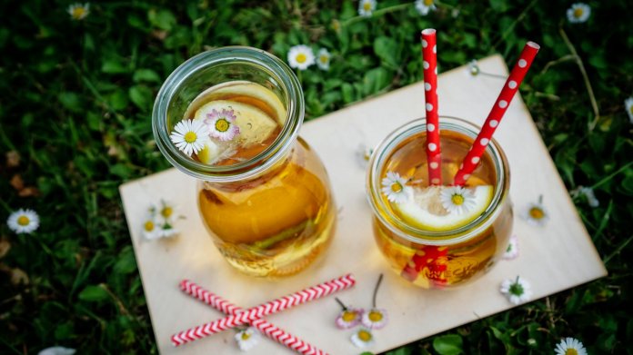 Domácí sedmikráskový sirup Domácí sedmikráskový sirup