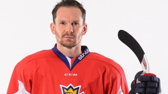 Patrik Eliáš a nový hokejový dres 1 Patrik Eliáš a nový hokejový dres 1