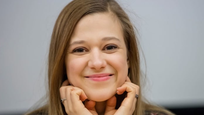 Herečka Tereza Těžká promluvila o polyamorii, tedy lásce k více osobám. Herečka Tereza Těžká promluvila o polyamorii, tedy lásce k více osobám.