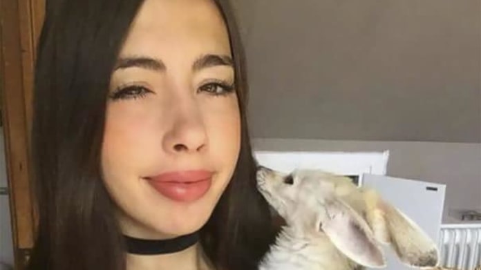 Sonia Sae trápí svou lišku Sonia Sae trápí svou lišku