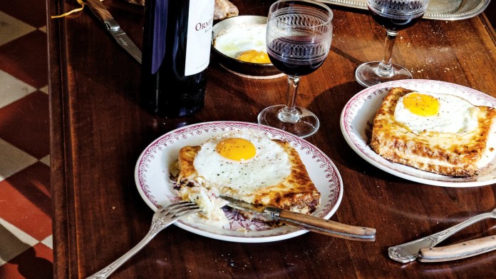 Sendvič Croque-Madame Sendvič Croque-Madame