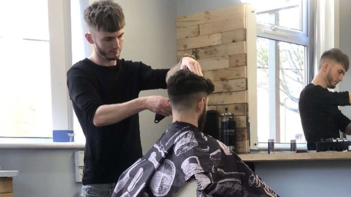 Barber shop stříhá zdarma, když porazíte holiče v zápase ve FIFA 20 1 Barber shop stříhá zdarma, když porazíte holiče v zápase ve FIFA 20 1