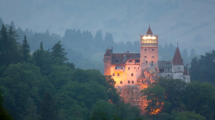 Drákulův hrad jako očkovací středisko 1 Drákulův hrad jako očkovací středisko 1