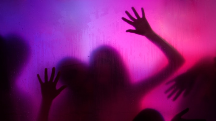 Žena plánuje největší orgie na světě 2 Žena plánuje největší orgie na světě 2