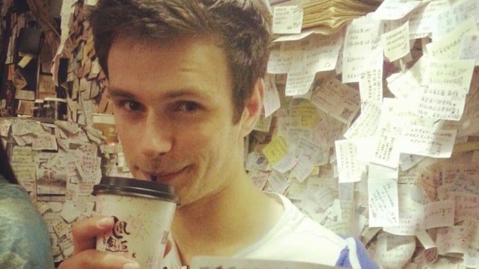 Benjamin McMahon se probudil z kómatu a mluvil úplně jiným jazykem než svou rodnou angličtinou Benjamin McMahon se probudil z kómatu a mluvil úplně jiným jazykem než svou rodnou angličtinou