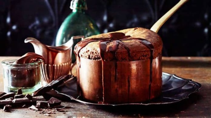 Čokoládové soufflé s lískooříškovým ganášem Čokoládové soufflé s lískooříškovým ganášem