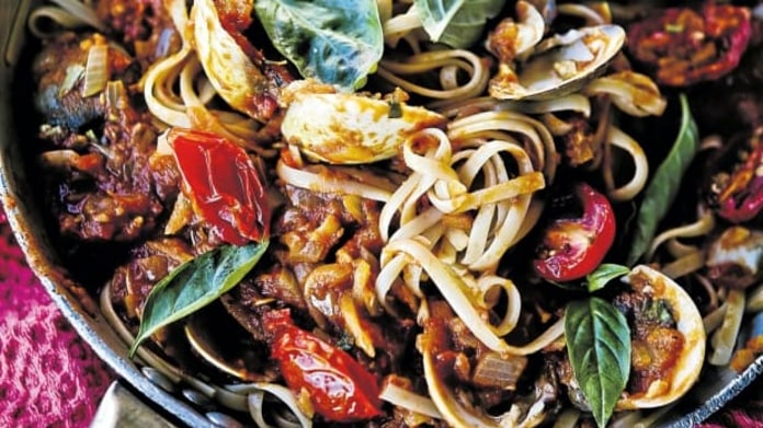 Linguine marinara Linguine marinara