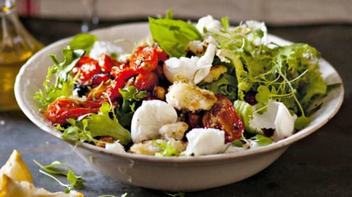 Panzanela s pečenými rajčaty Panzanela s pečenými rajčaty