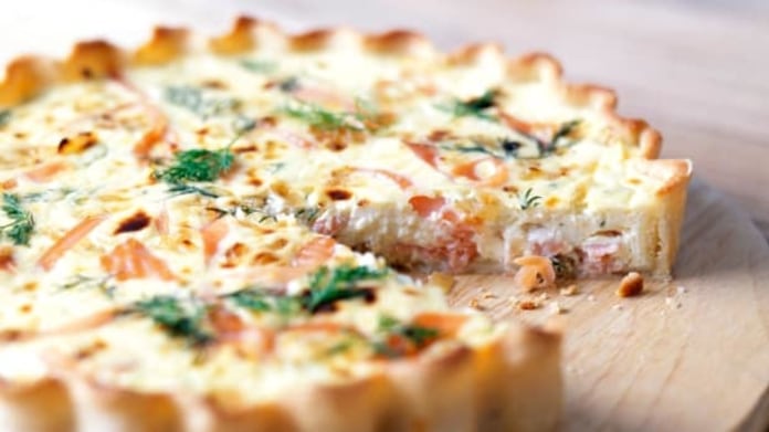 Quiche s uzeným lososem a koprem Quiche s uzeným lososem a koprem