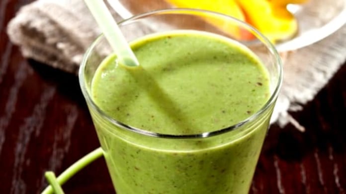Smoothie z manga a špenátu Smoothie z manga a špenátu