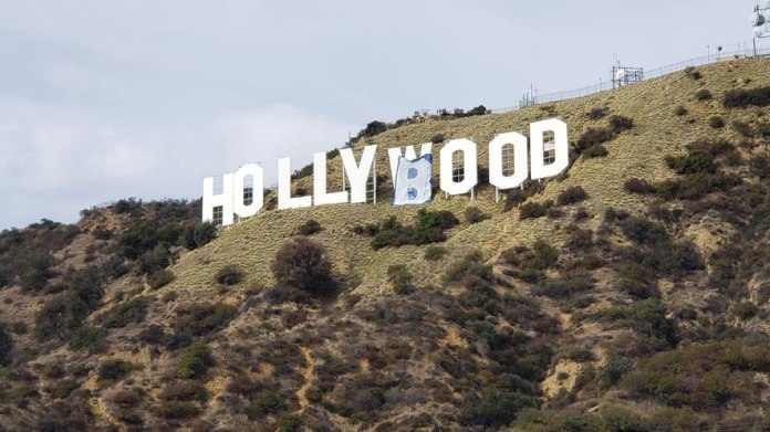 Nápis Hollywood se na krátko změnil 1 Nápis Hollywood se na krátko změnil 1